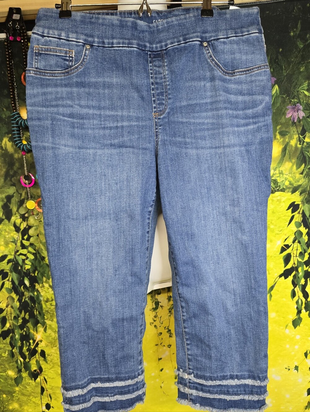 #110 Chico's Light Blue Cropped Denim Capris with Triple Frayed Hem